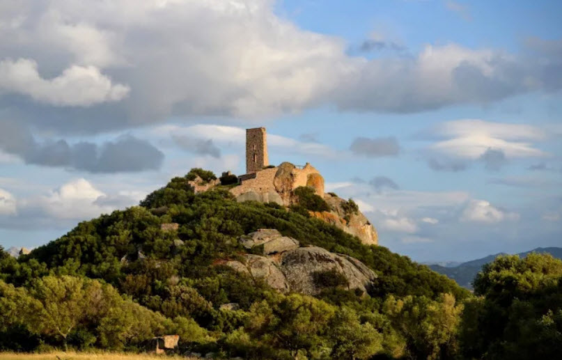 Castle of Pedres (ruins), Italy